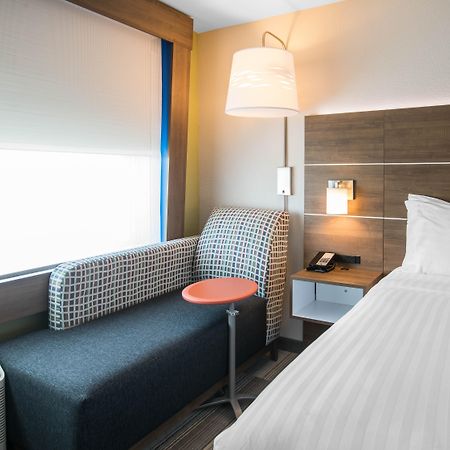 Holiday Inn Express & Suites Ludington By Ihg Екстериор снимка