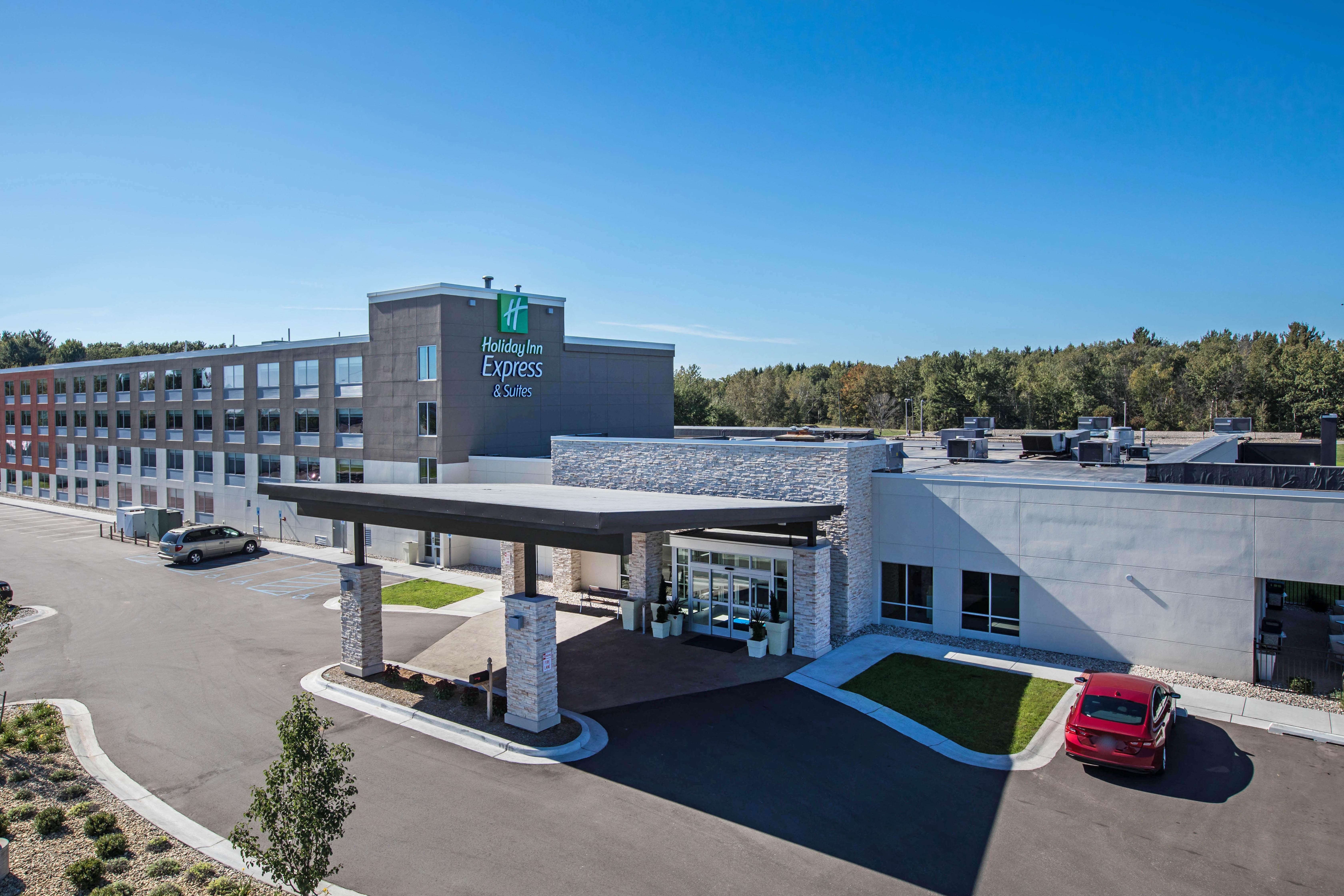 Holiday Inn Express & Suites Ludington By Ihg Екстериор снимка