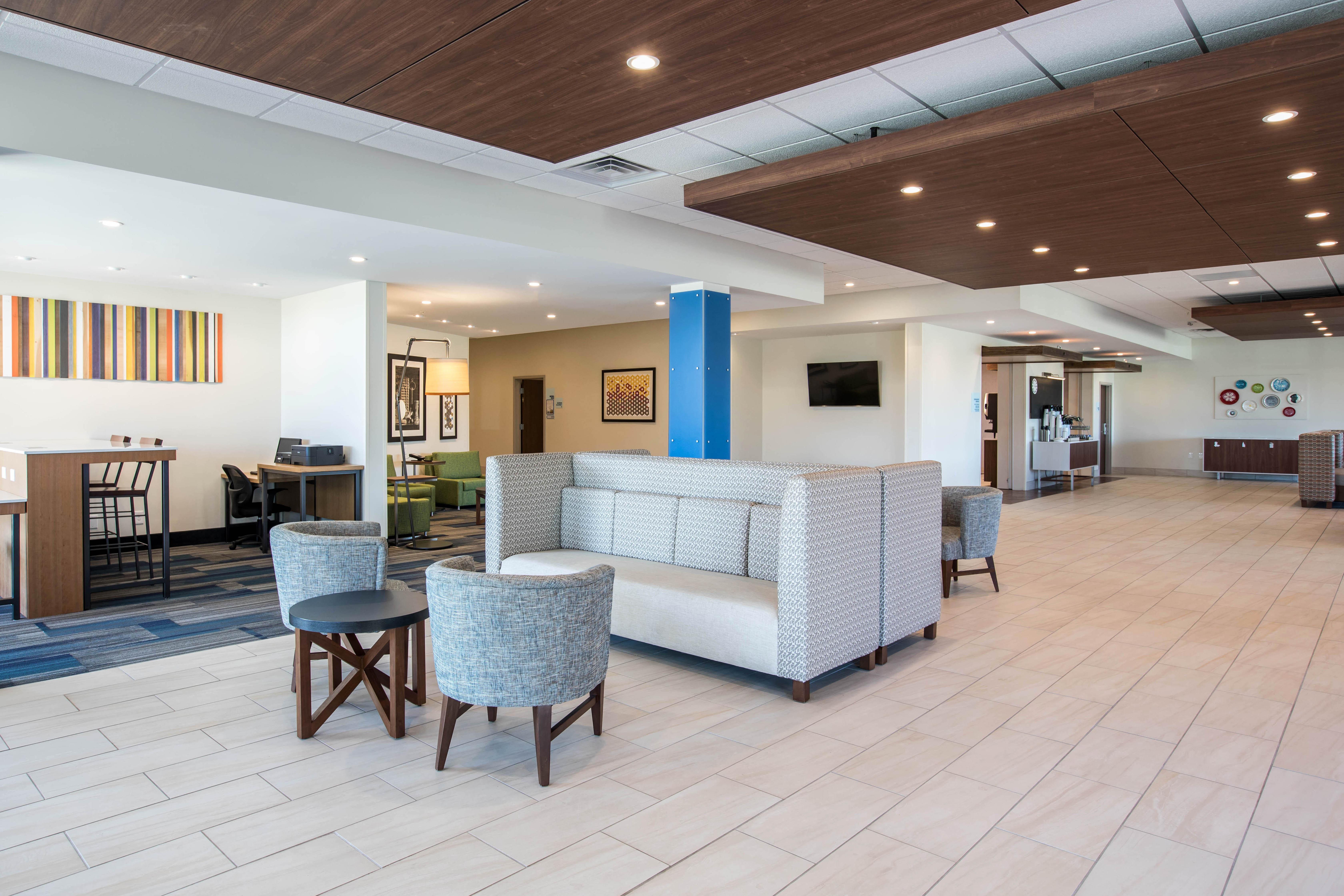 Holiday Inn Express & Suites Ludington By Ihg Екстериор снимка