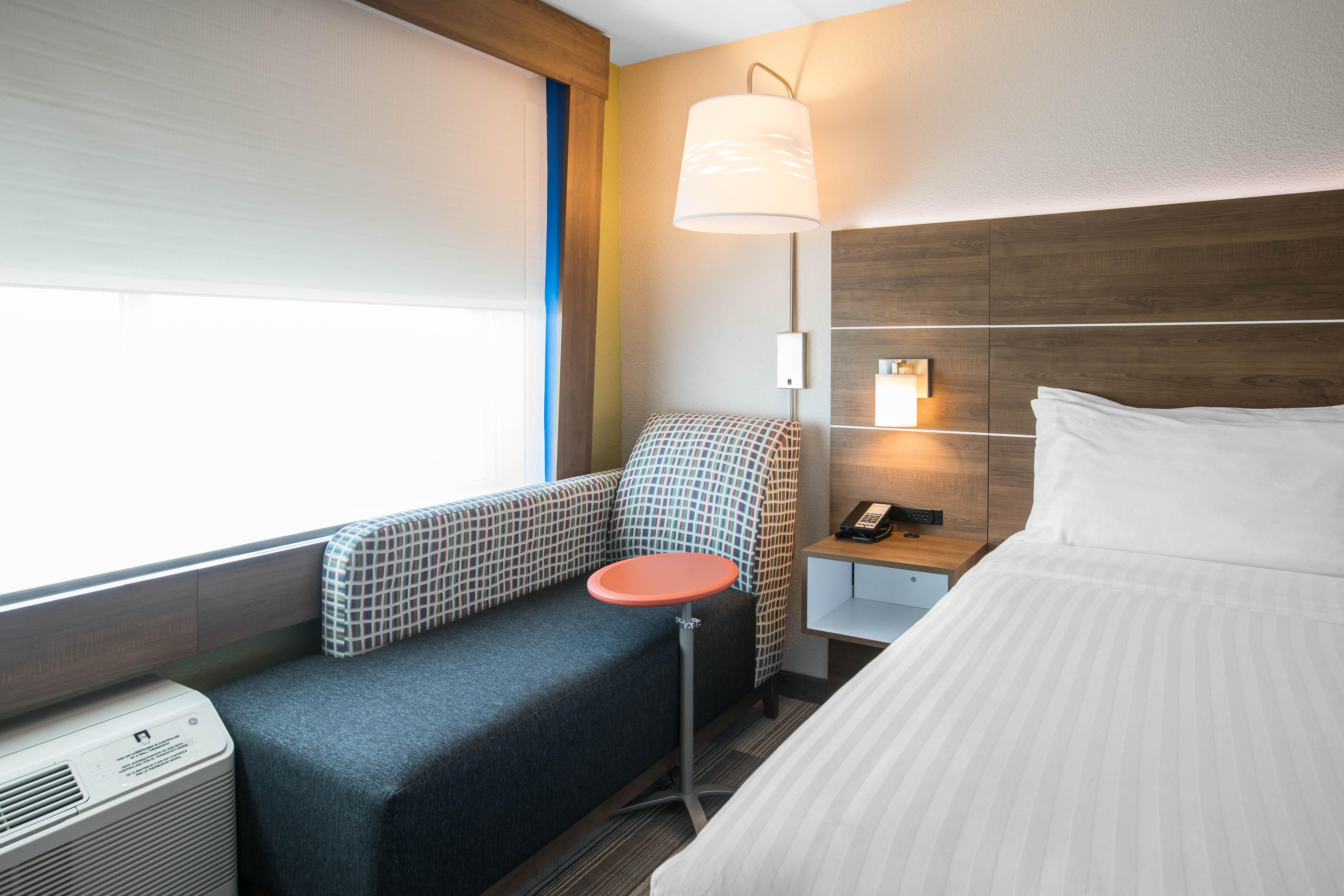 Holiday Inn Express & Suites Ludington By Ihg Екстериор снимка