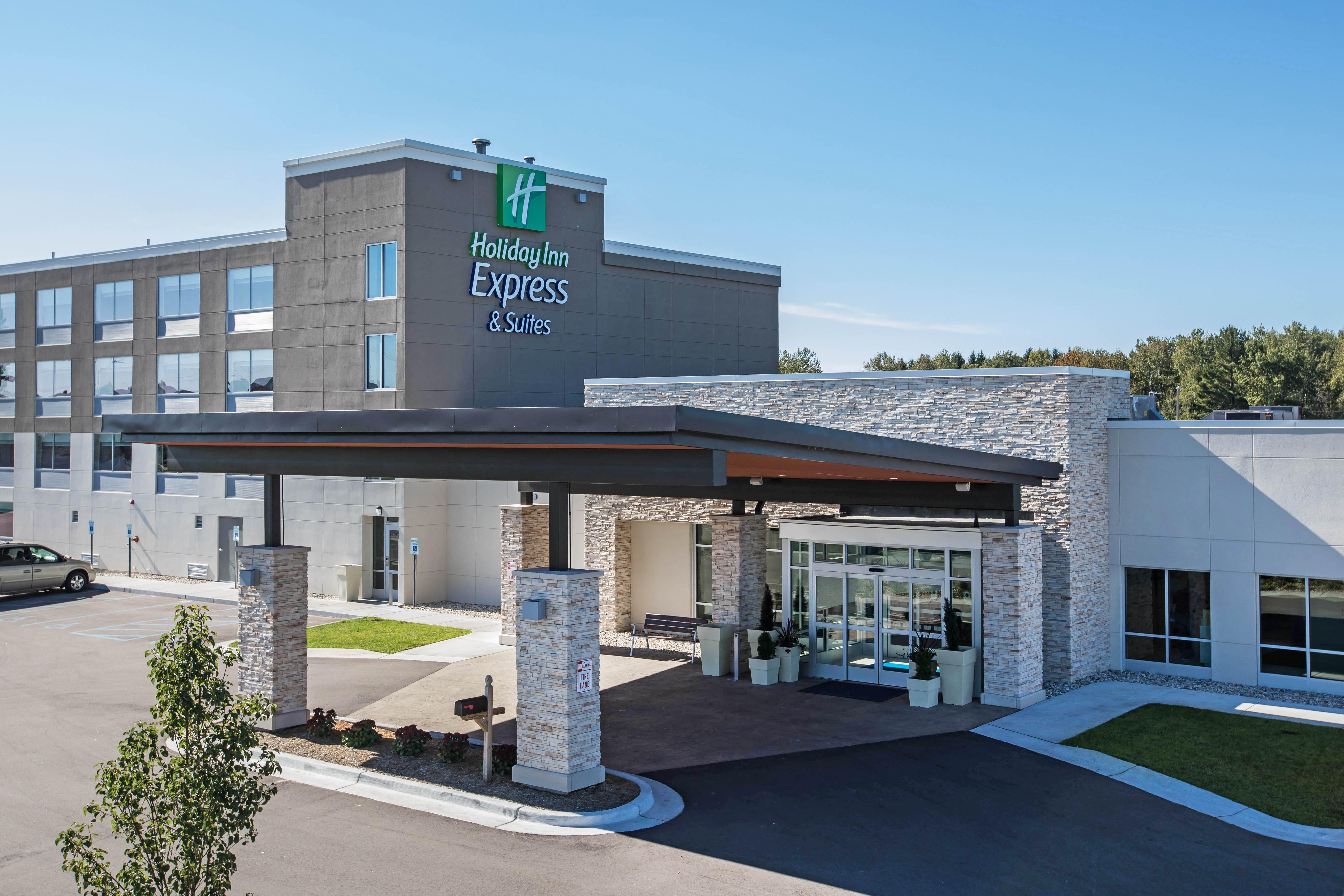 Holiday Inn Express & Suites Ludington By Ihg Екстериор снимка
