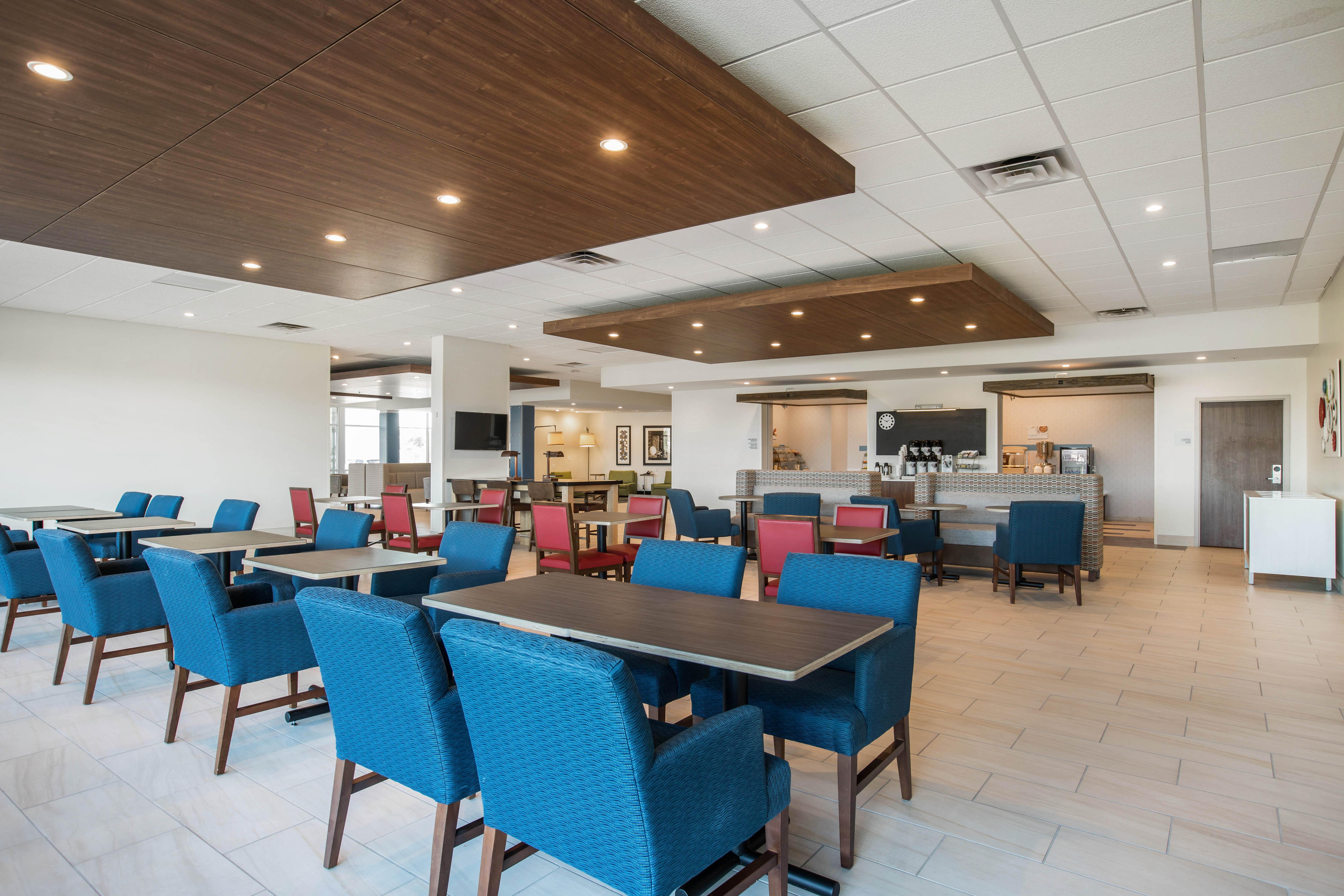 Holiday Inn Express & Suites Ludington By Ihg Екстериор снимка
