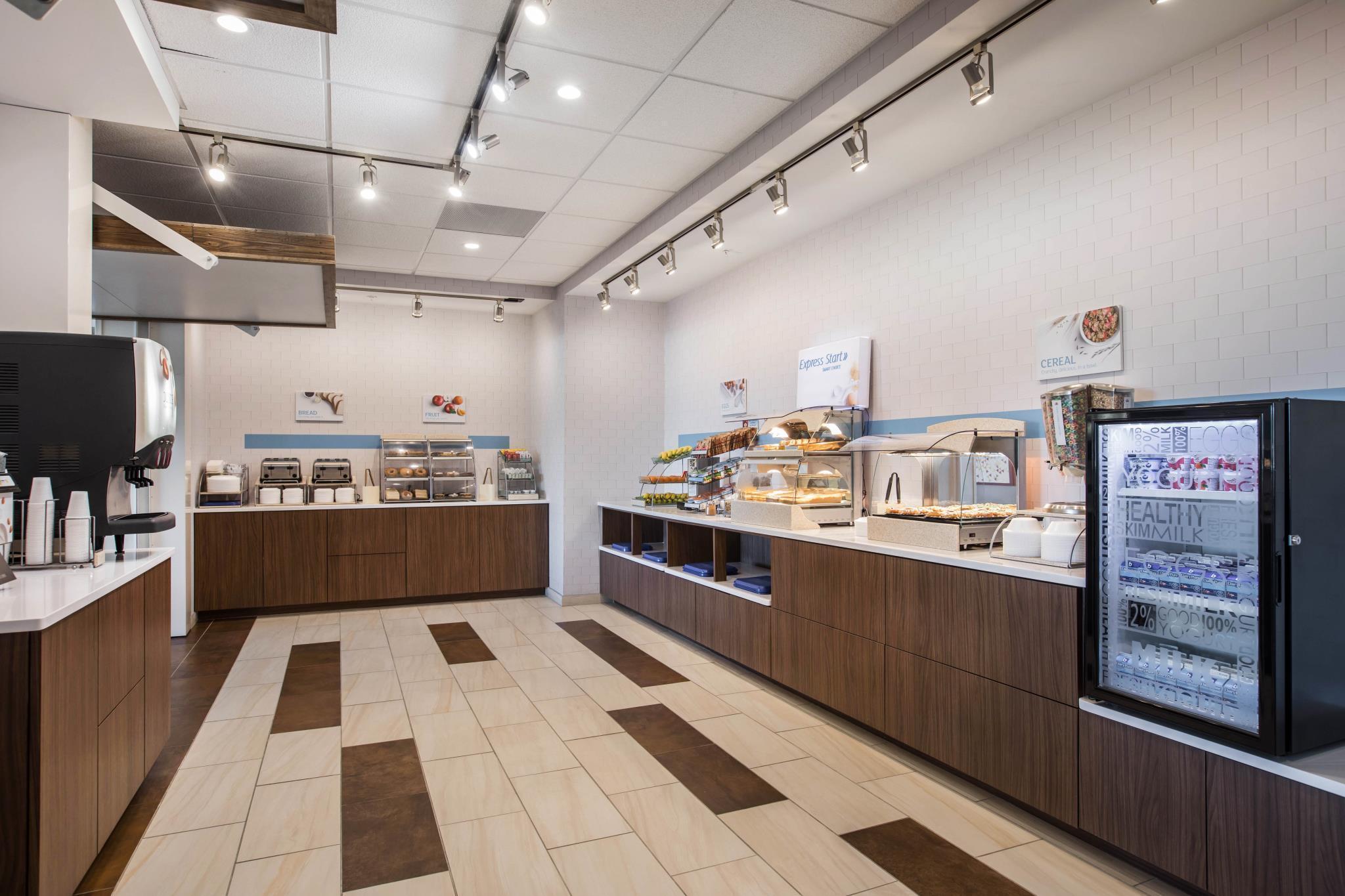 Holiday Inn Express & Suites Ludington By Ihg Екстериор снимка