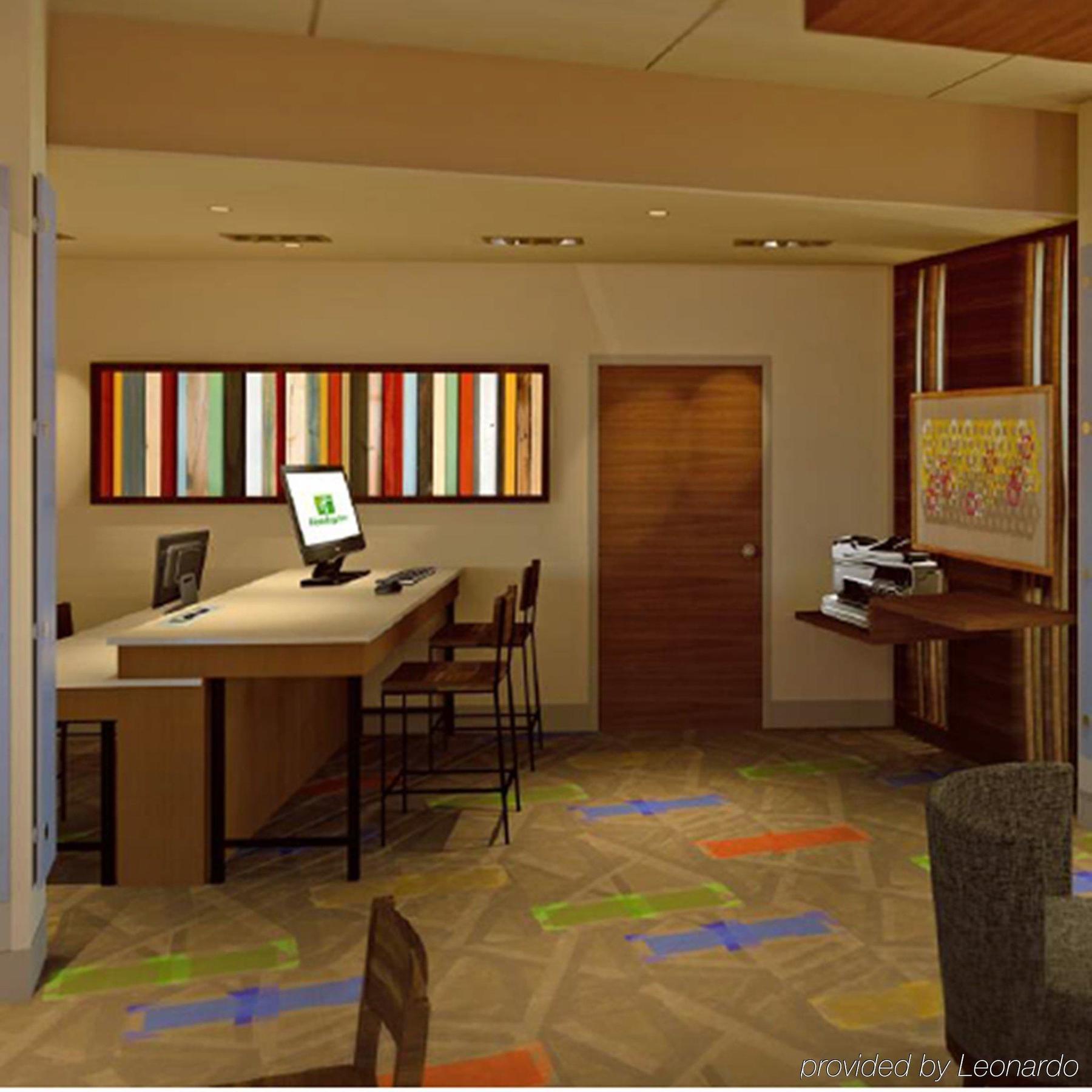 Holiday Inn Express & Suites Ludington By Ihg Екстериор снимка